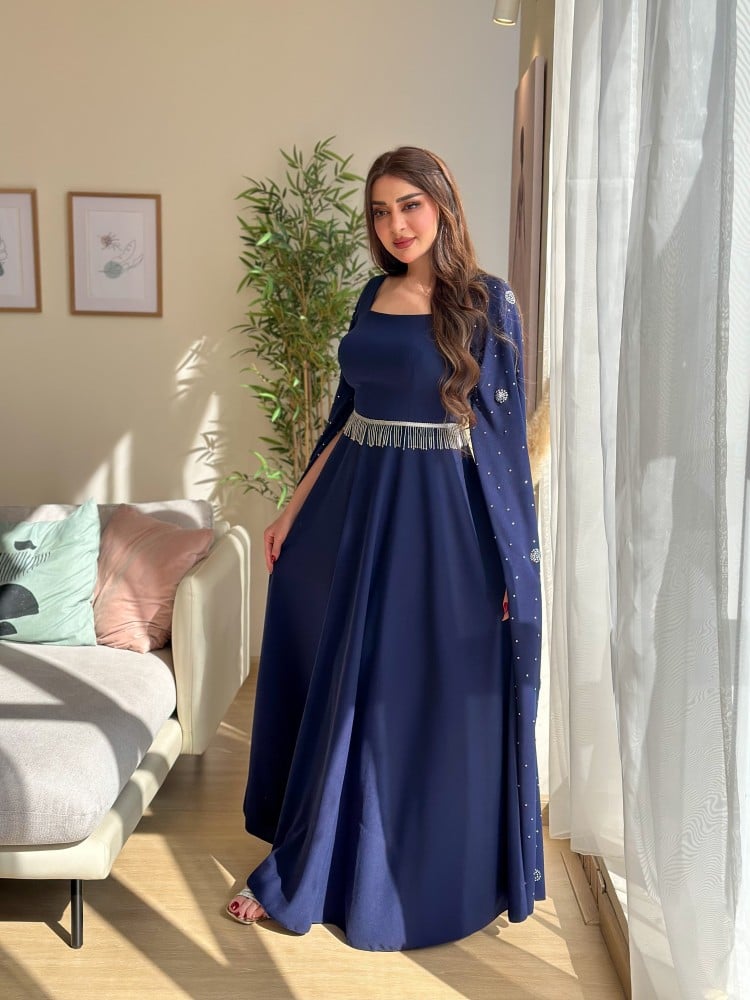 فستان ملكة  أبيض اميرات2024