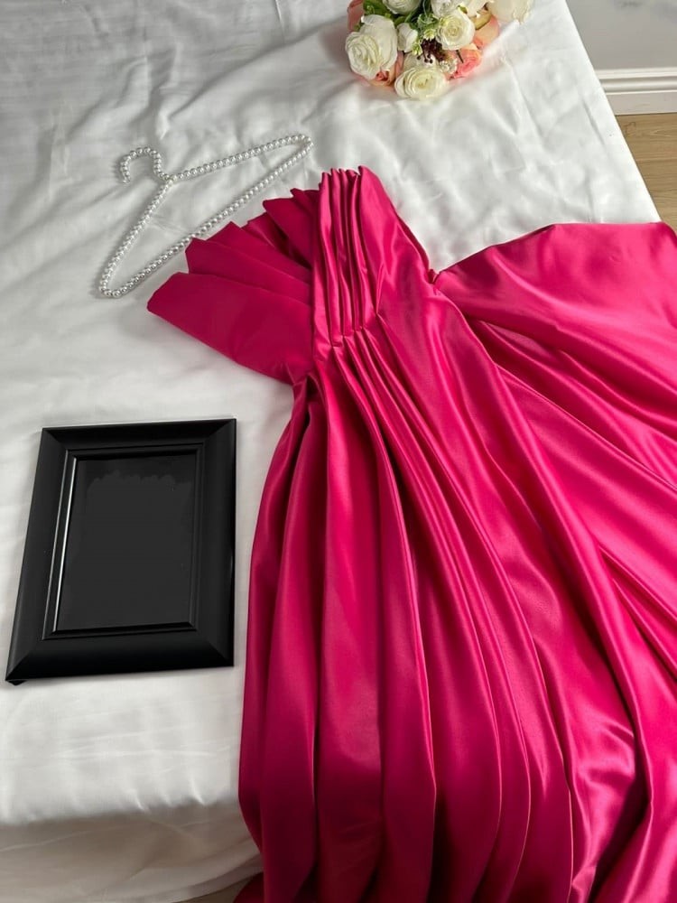 فستان سهره فوشي فخم وكلوش