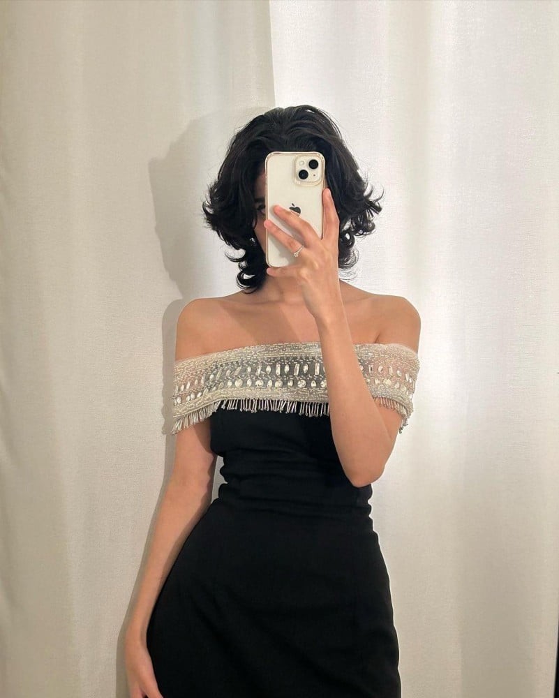 فستان الانيق كريب سترتش مع كلفة يدوي