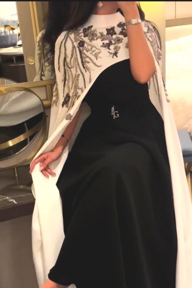 فستان كريب على تفته تطريز يدوي