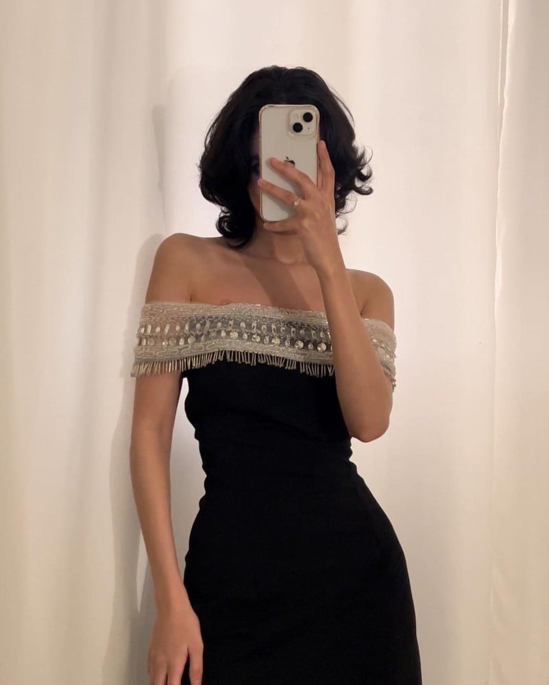 فستان الانيق كريب سترتش مع كلفة يدوي