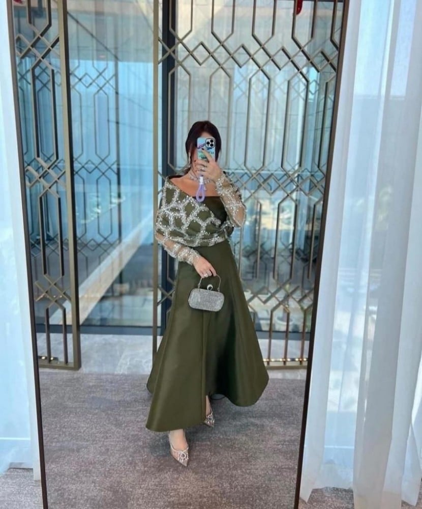 فستان ميكاتو فخم مع اكمام مطرز