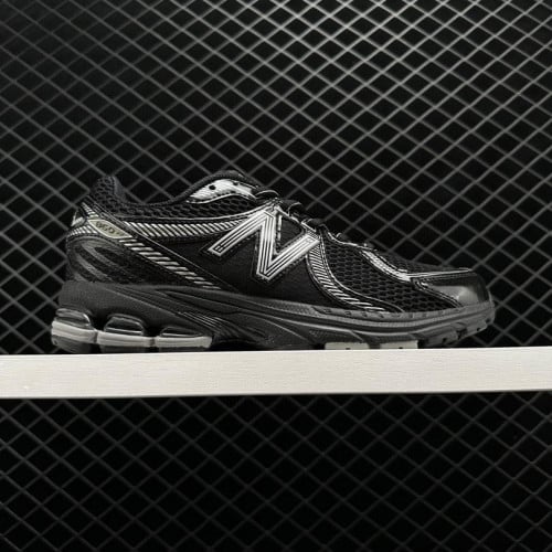 New Balance 860V2 Black