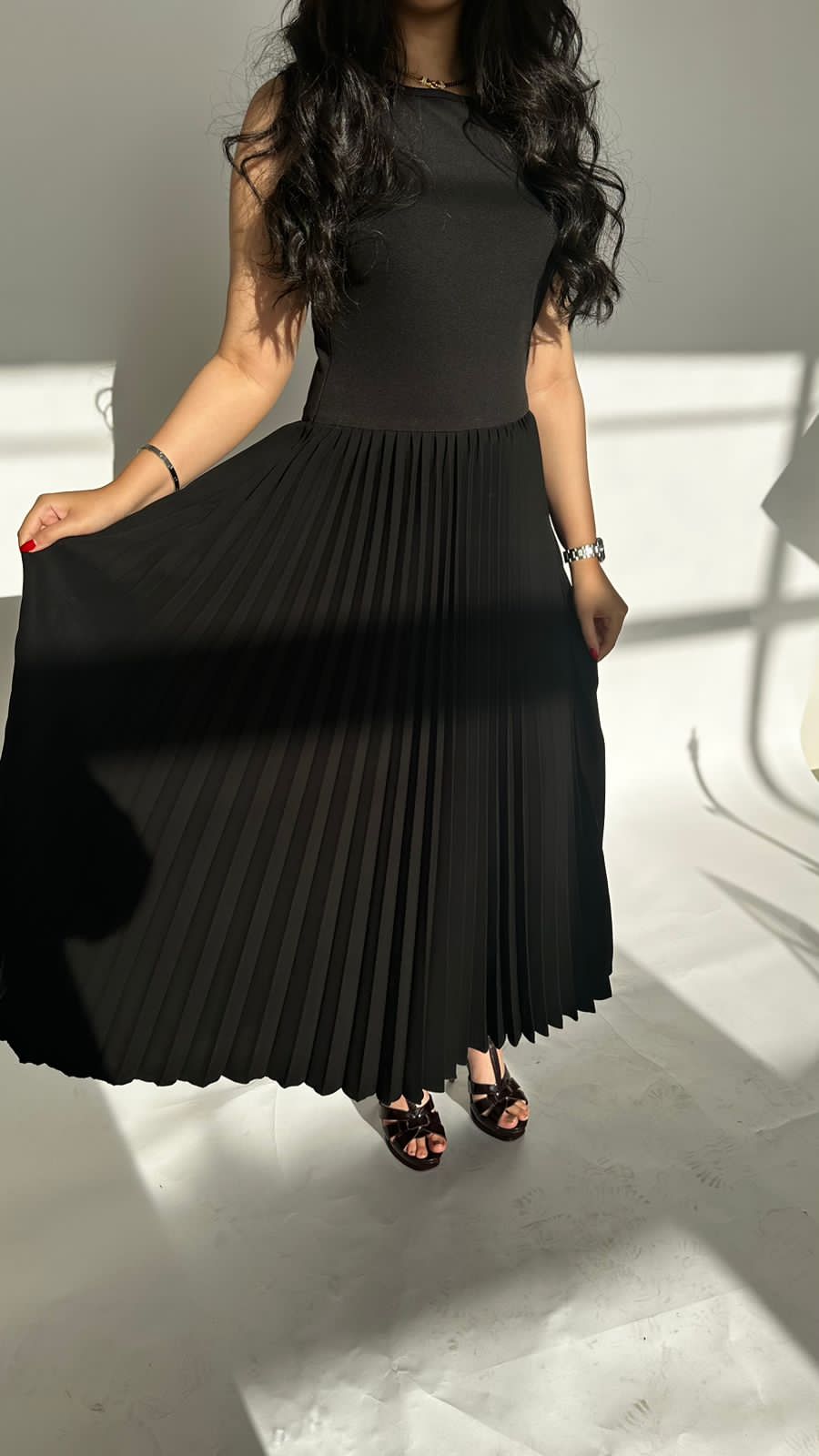 فستان تحت العباية