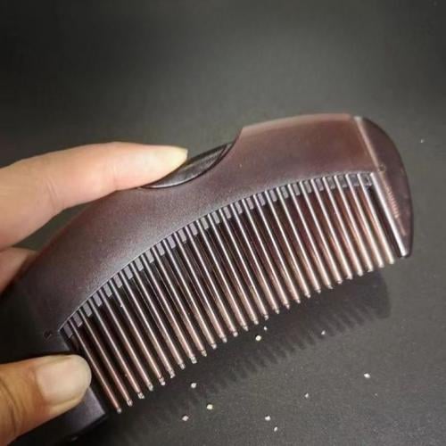 Anti-Dandruff Comb ~ مشط القشرة ️