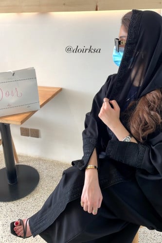 عباية مذهله (تطريز اسود)
