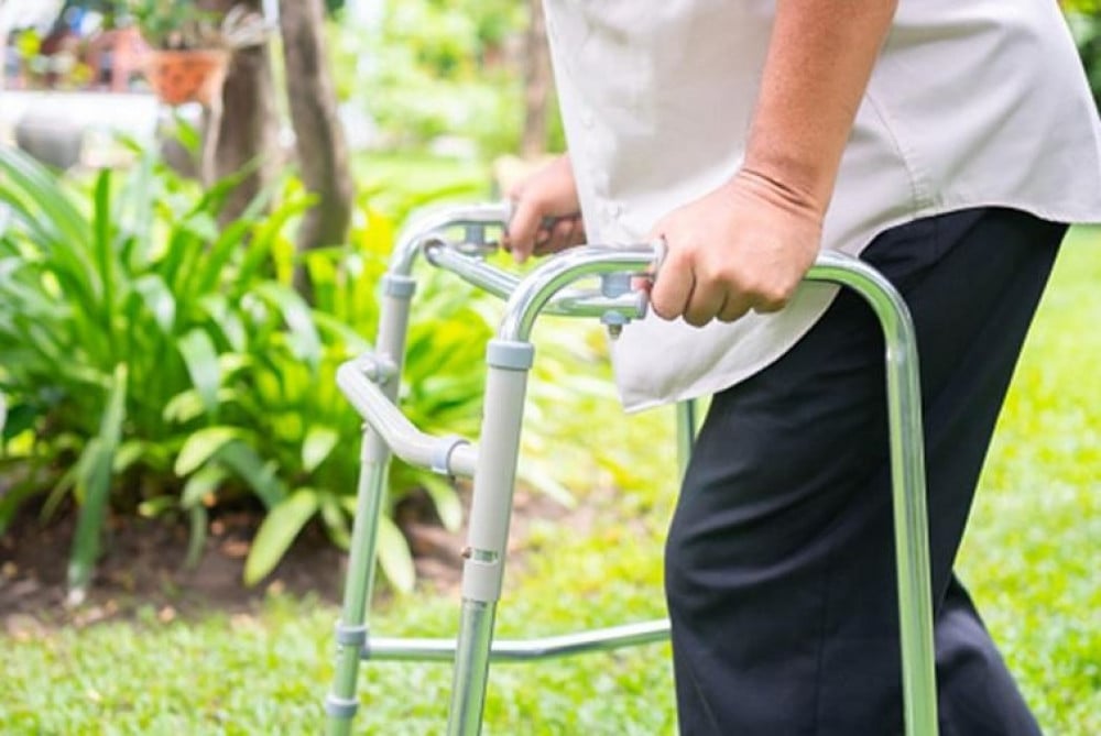 ما المميزات الواجب توافرها في مشايات كبار السن؟