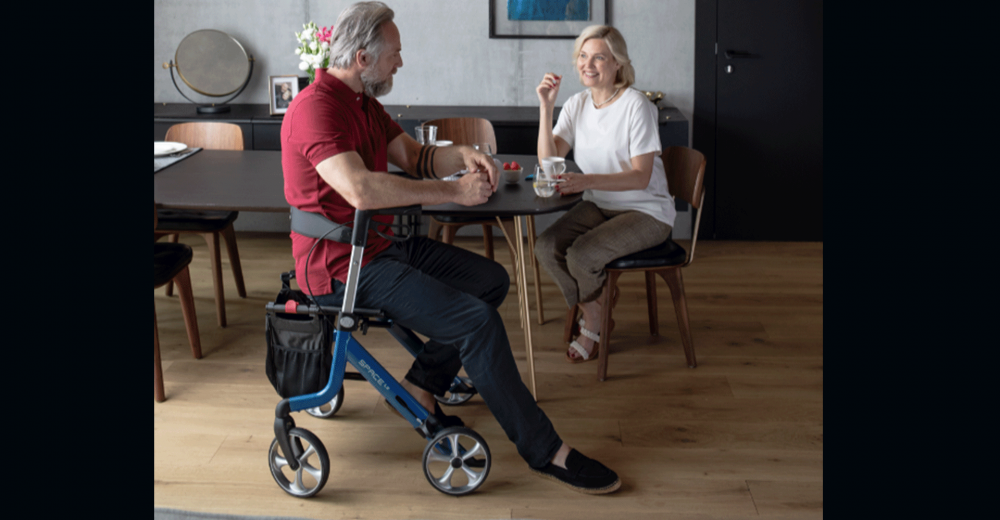 مشاية كبار السن Rollator: حل بسيط للحفاظ على الاستقلال لدى كبار السن