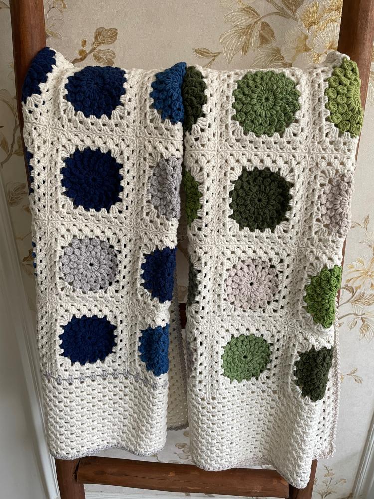 باترون بطانية الكروشيه ( مربعات أشعة الشمس )