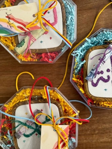 توزيعات أطفال