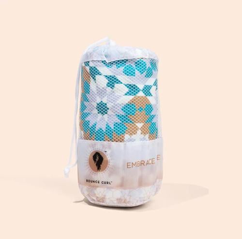 منشفة الشاطئ الفاخرة من Bounce Curl – لأناقة وانتعاش تحت أشعة الشمس