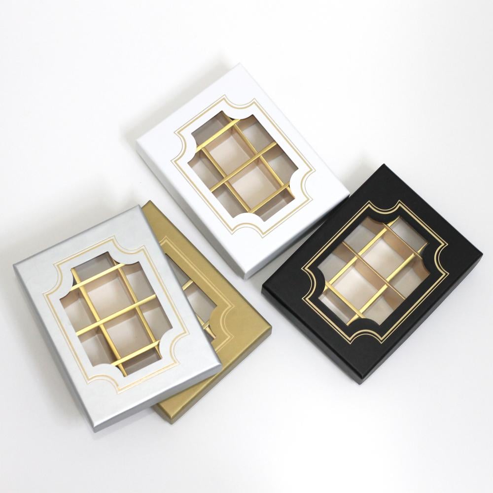 علب حلويات شفافة بتقسيم 12 فتحة