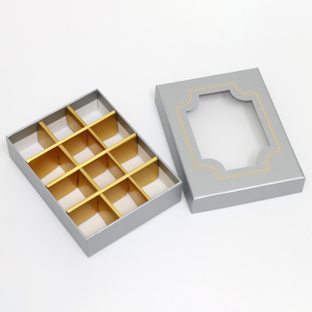 علب حلويات شفافة بتقسيم 12 فتحة