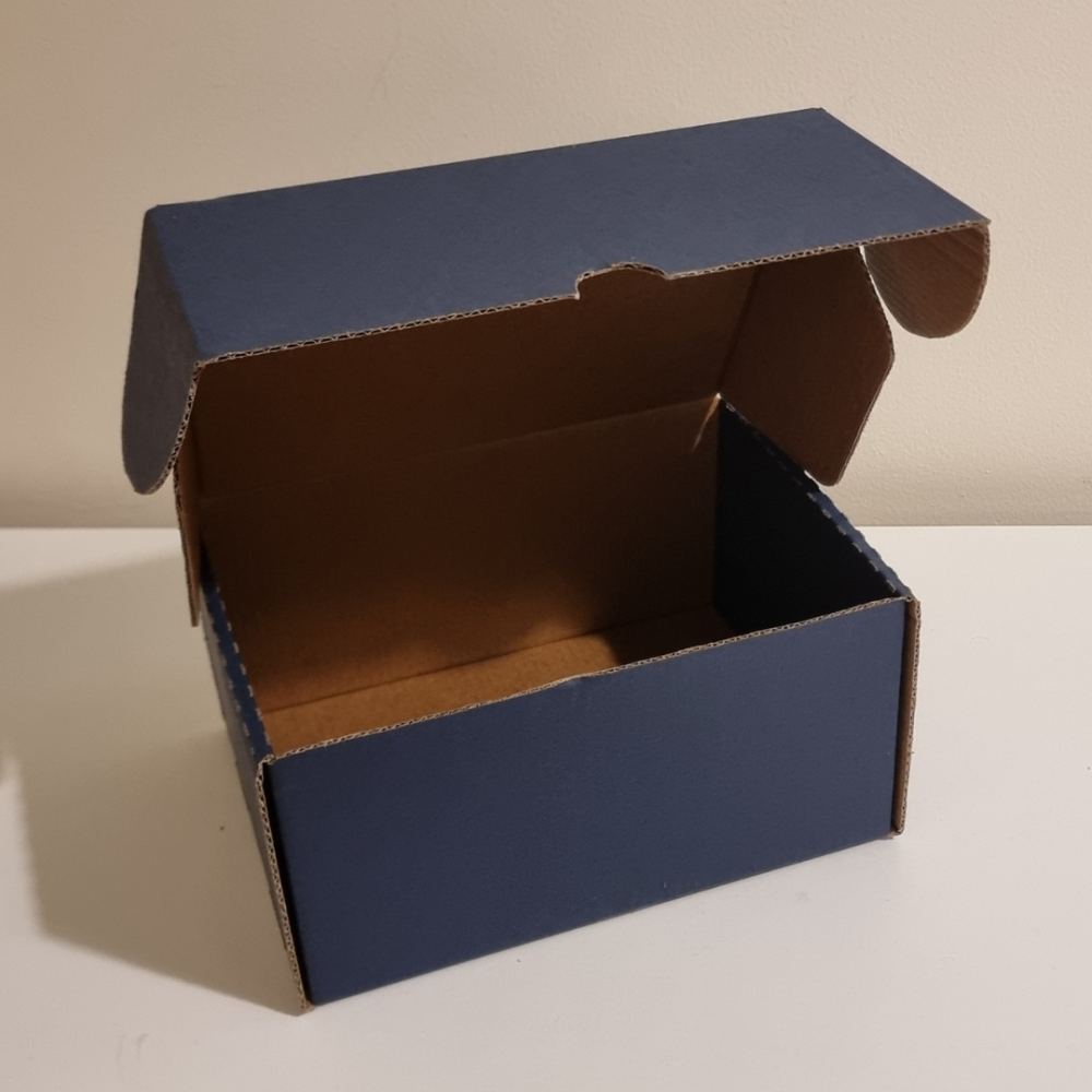 كرتون شحن لون ازرق