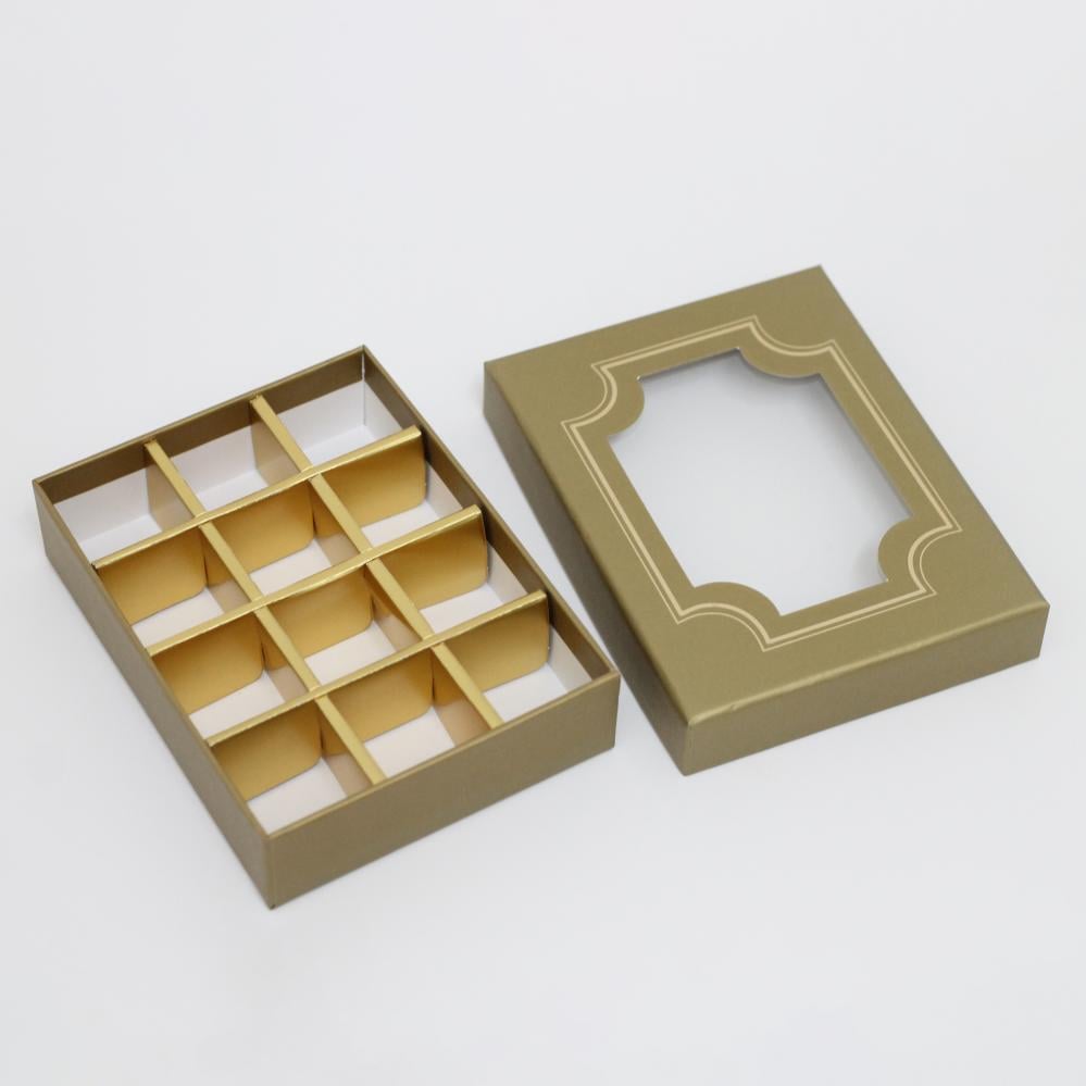 علب حلويات شفافة بتقسيم 12 فتحة