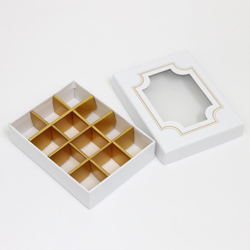 علب حلويات شفافة بتقسيم 12 فتحة