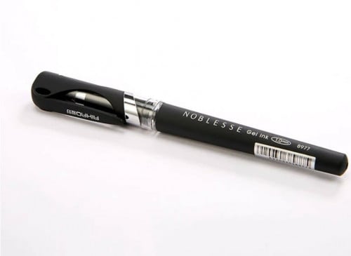 عدد (3) أقلام بالحبر الجاف الأسود بسعر واحد