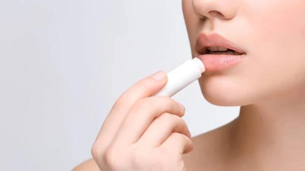 استعيدي جمال شفتيك مع أفضل مرطب للشفاه من تان بوتيك