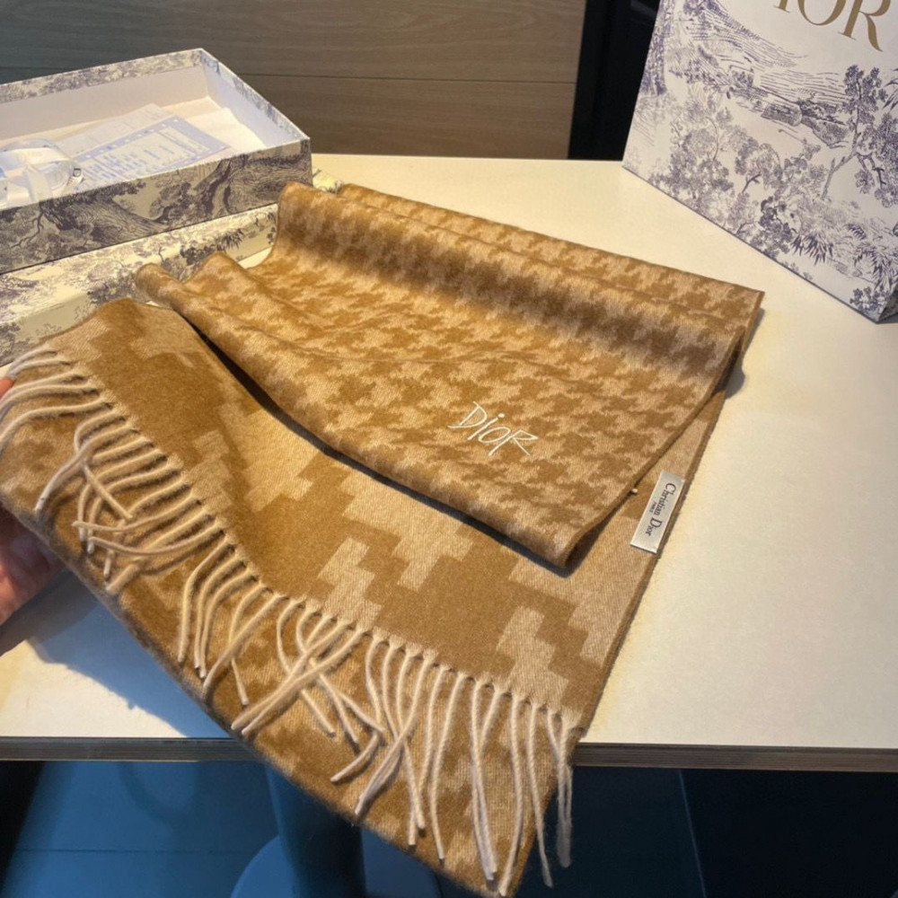 سكارف ديور