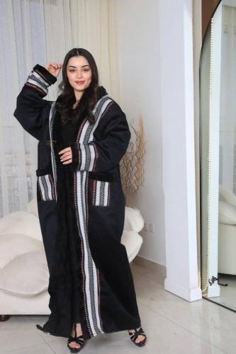 فروة نسائية سوداء فخمة