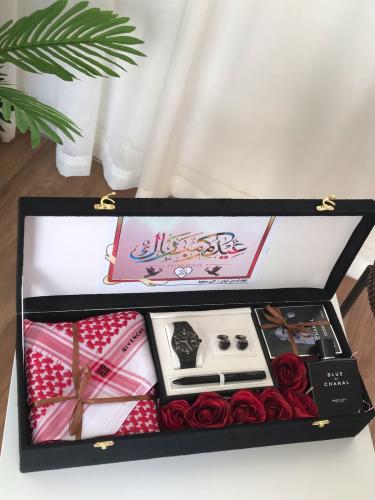 طقم هدايا جيفنشي الجديد الفخم للمناسبات والاعياد