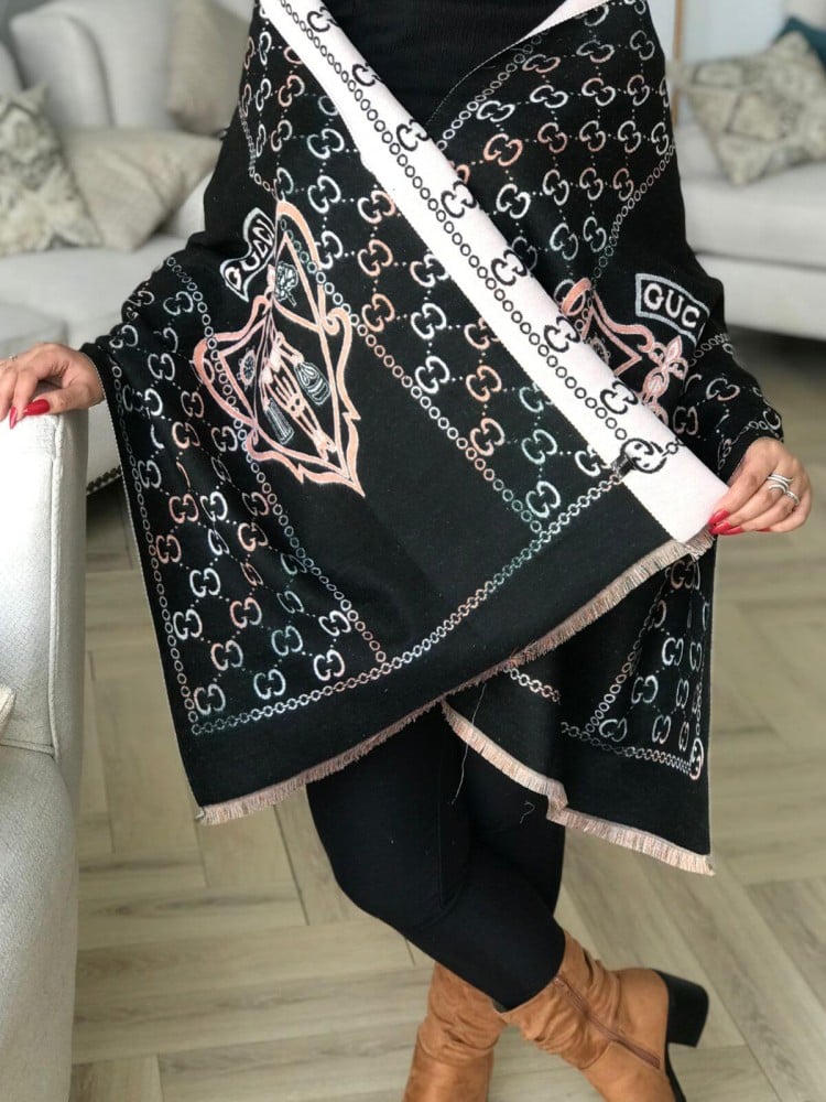 شال قوتشي اسود