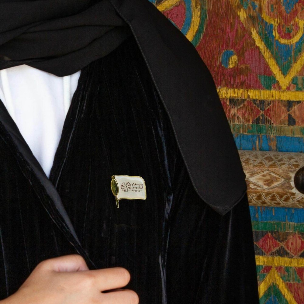 بروش يوم التأسيس مغناطيسي نحاسي فاخر مع شعار التأسيس