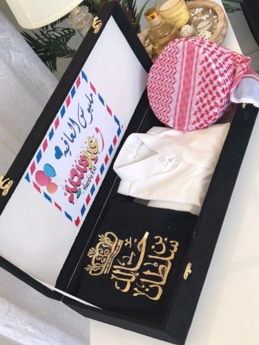 طقم ملابس للعيد للاطفال مع بشت وثوب وطاقية شماغ