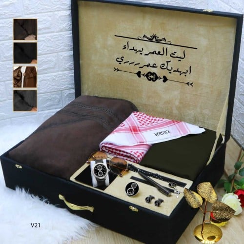 طقم ملكي ماركة فرزاتشي مع فروة وساعة مخصصة بالاسم