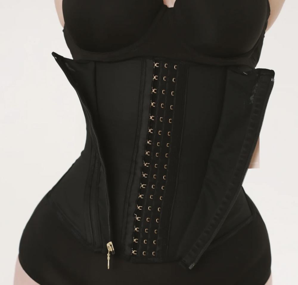 كورسية الساعه الرملية بعلاقات