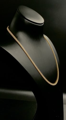 عقد تنس ذهبي