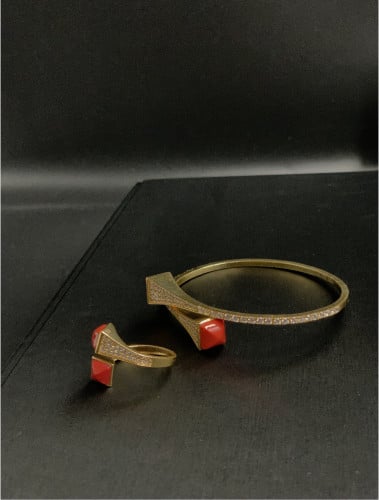 سوارة مارلي أحمر