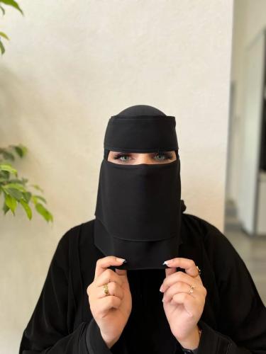 نقاب وسط مطاطي بربطة خلفية