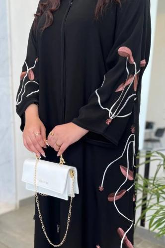 4238 عباية كتف بتطريز ورسوم وردية
