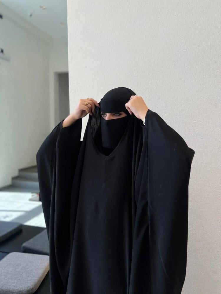 1435 | عباية رأس بشت كامل الإصبع في الكم