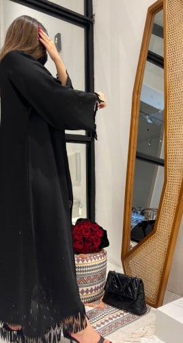 كتف تخريم القماش وهدب من نفس القماش من تحت وعلى ال...