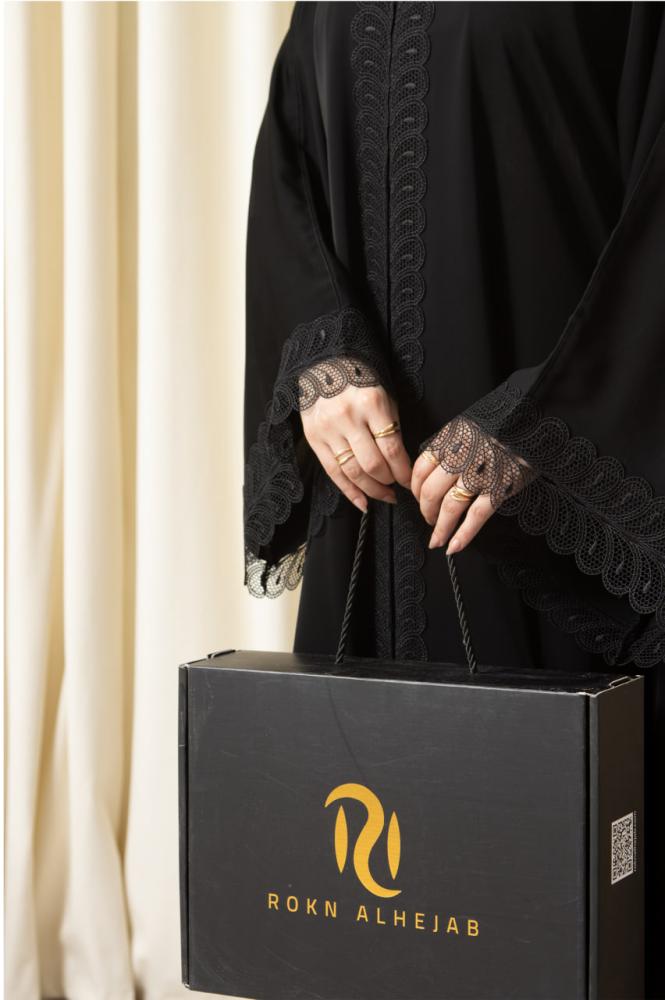 3277 | عباية كتف نص كلوش مع طرحة