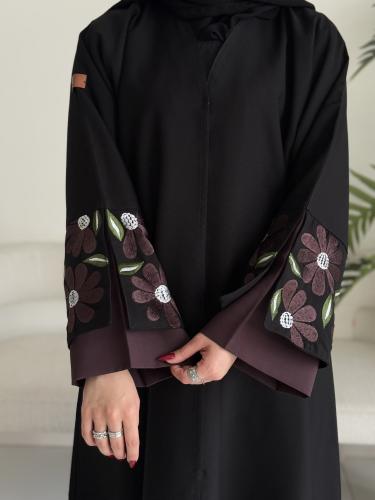 عباية قماش(كريب)تطريز وكم عنابي
