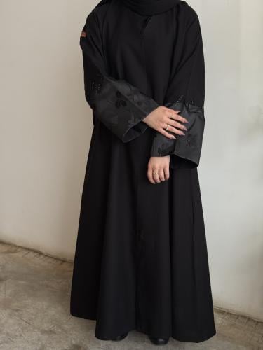عباية قماش(كريب) بكم تفتة وشك