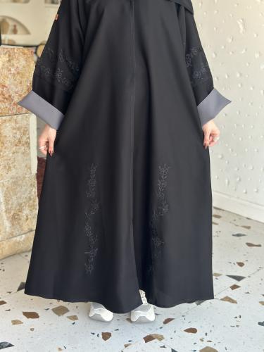 عباية قماش(كريب) قلاب رمادي وتطريز