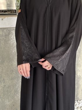 عباية نص كلوش قماش(ملكي)بكم مثلت مهرجان