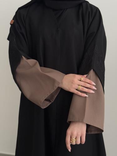 عباية قماش(كريب) بكم بني وتطريز