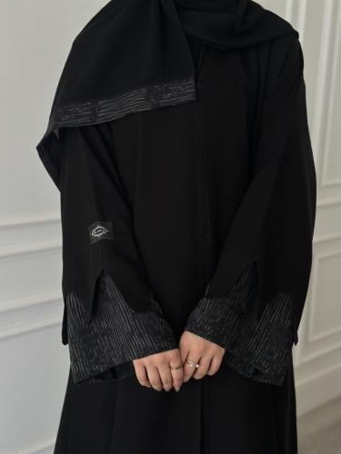 عباية نص كلوش قماش(كريب)اضافه قماش بالاكمام