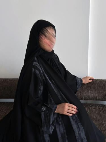 عباية نص كلوش قماش(كريب)باضافه قماش