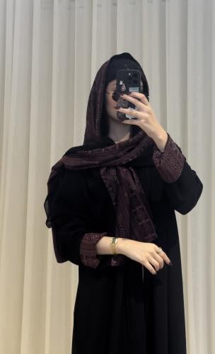 عباية كريب ملكي مع اكمام كشميري