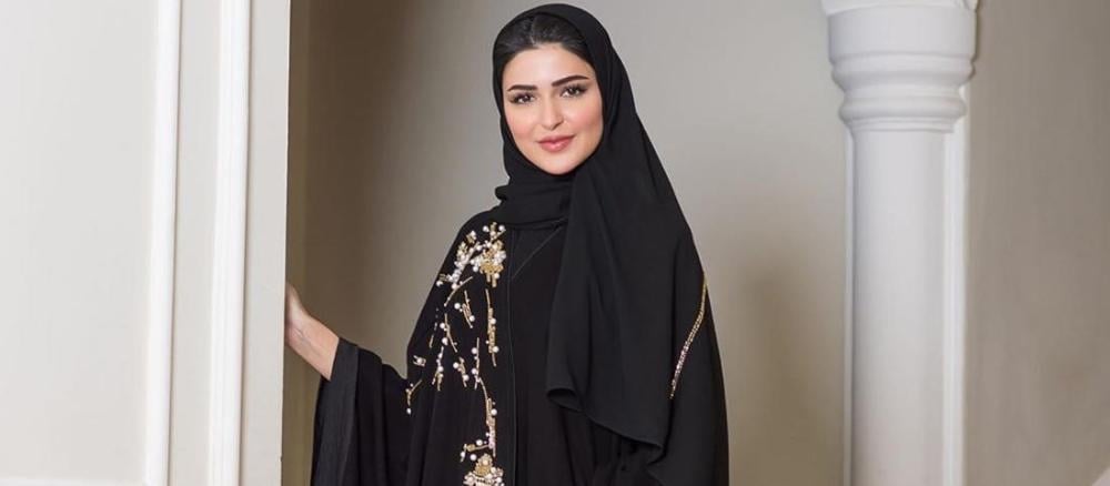 أنواع أقمشة العبايات الملونة من متجر سارة ارت