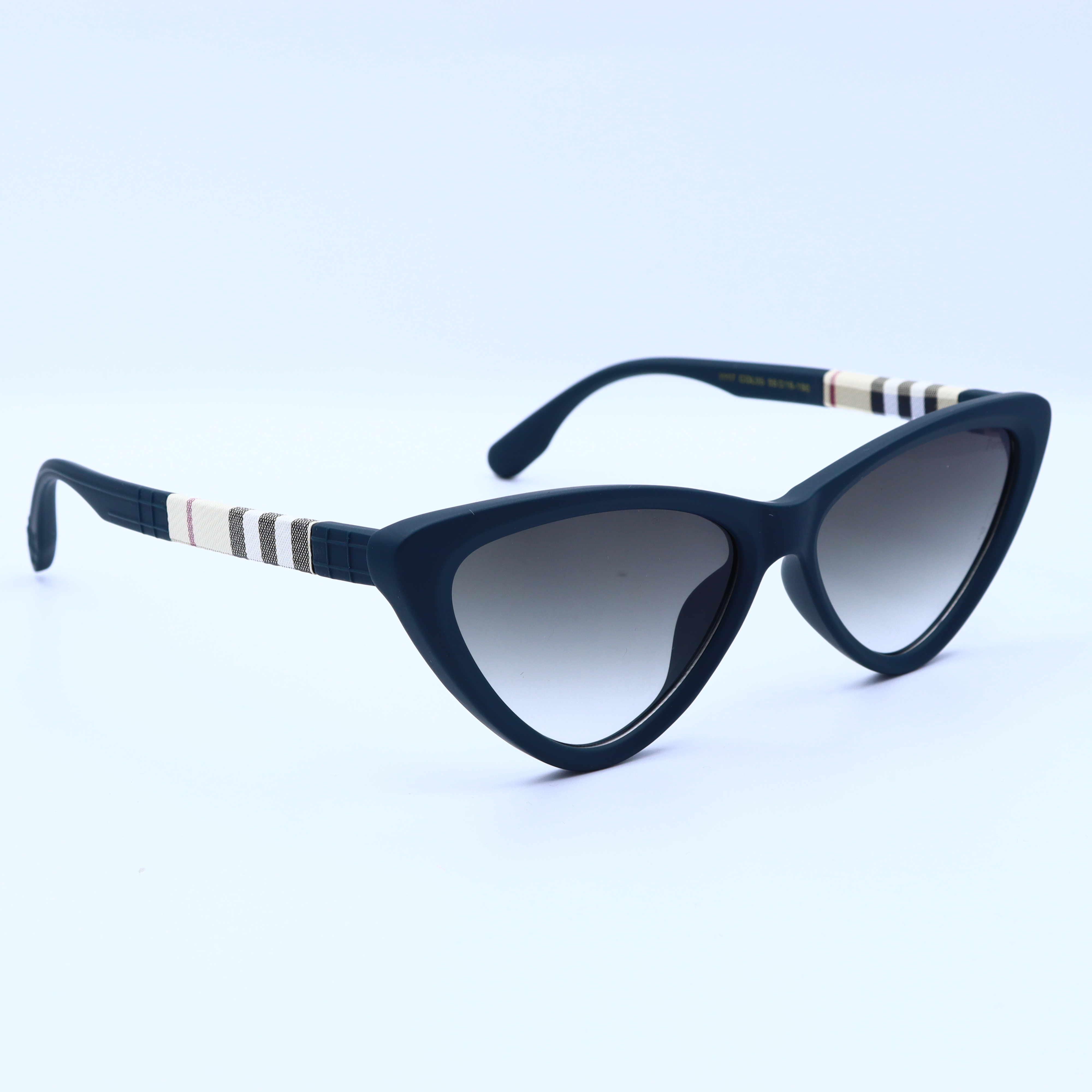 عدسات نظارات شمسية سوداء لحماية العين من الشمس