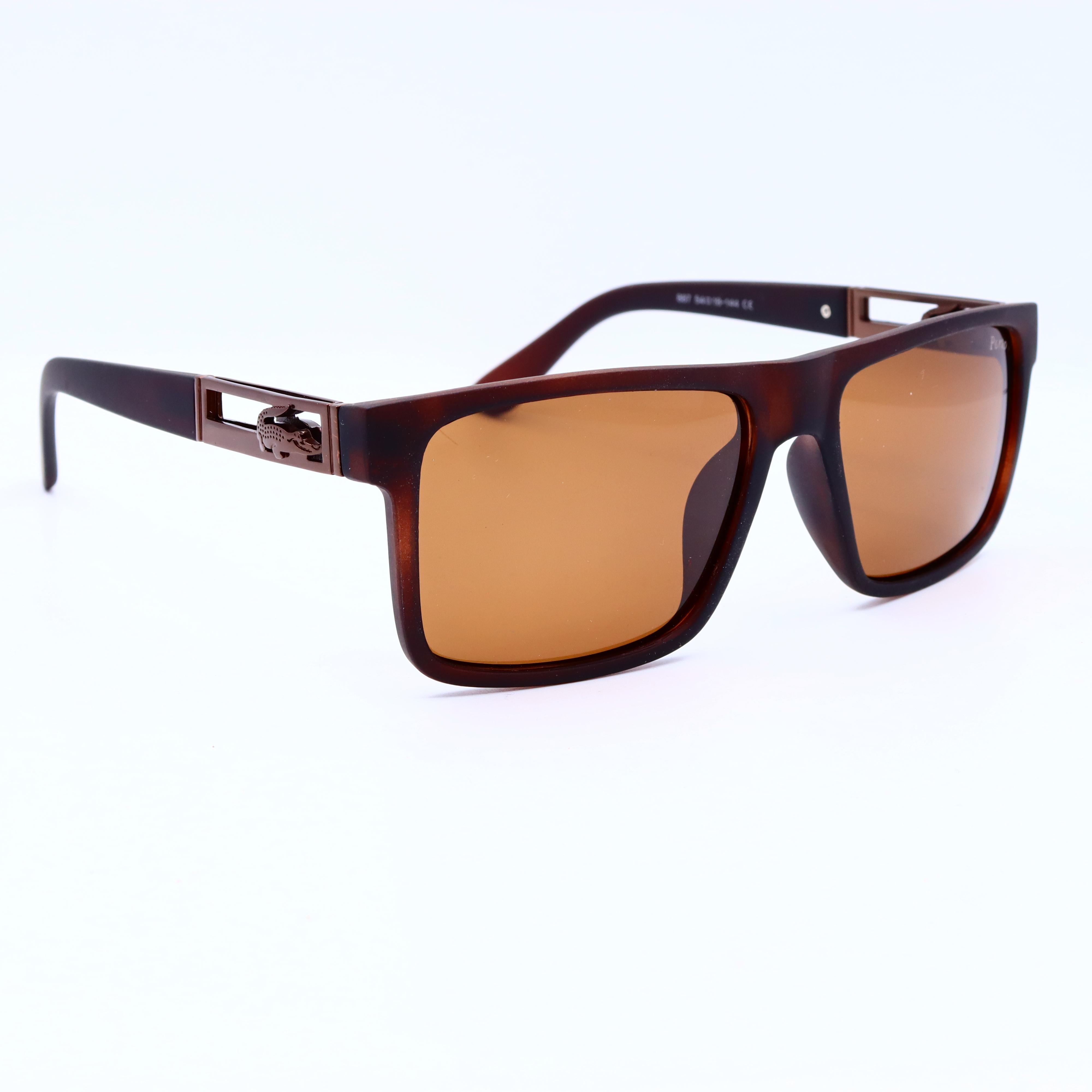 عرض جانبي لنظارات بورتو يبرز شكل الإطار الأنيق