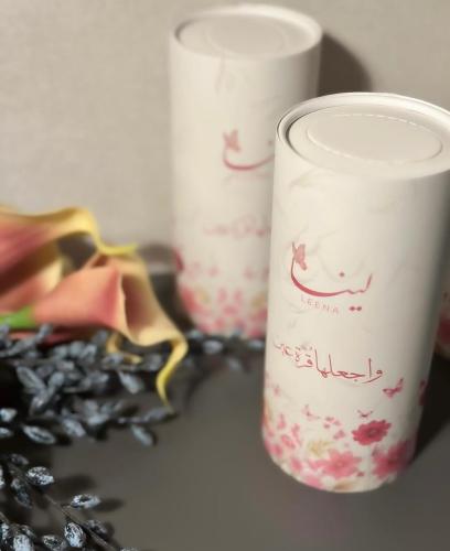منديل اسطواني مع تاق بعبارة من اختياركم