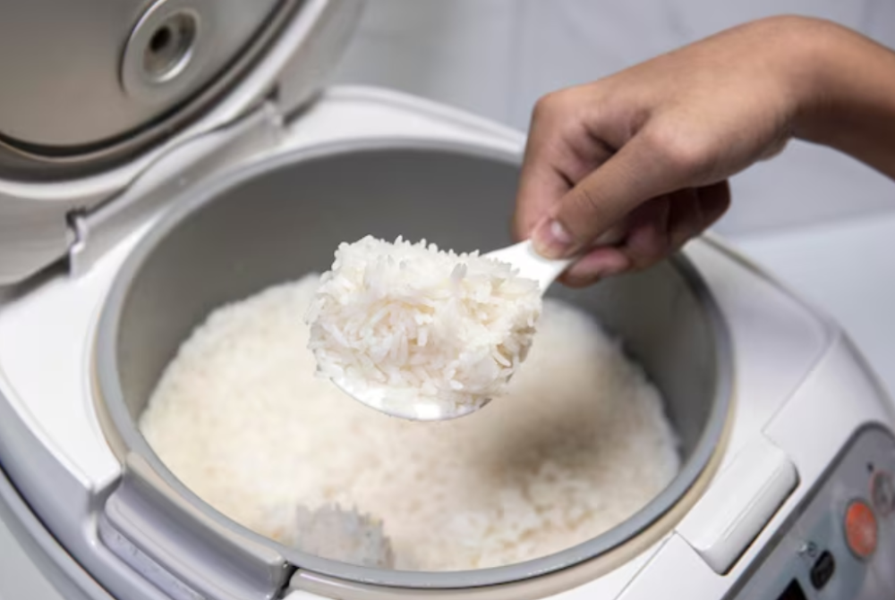 كيف تختارين جهاز طبخ الأرز الكهربائي الأنسب لكِ هذا الشتاء؟